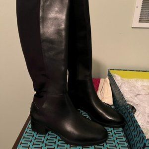 Tory Burch Caitlin Stretch Boats